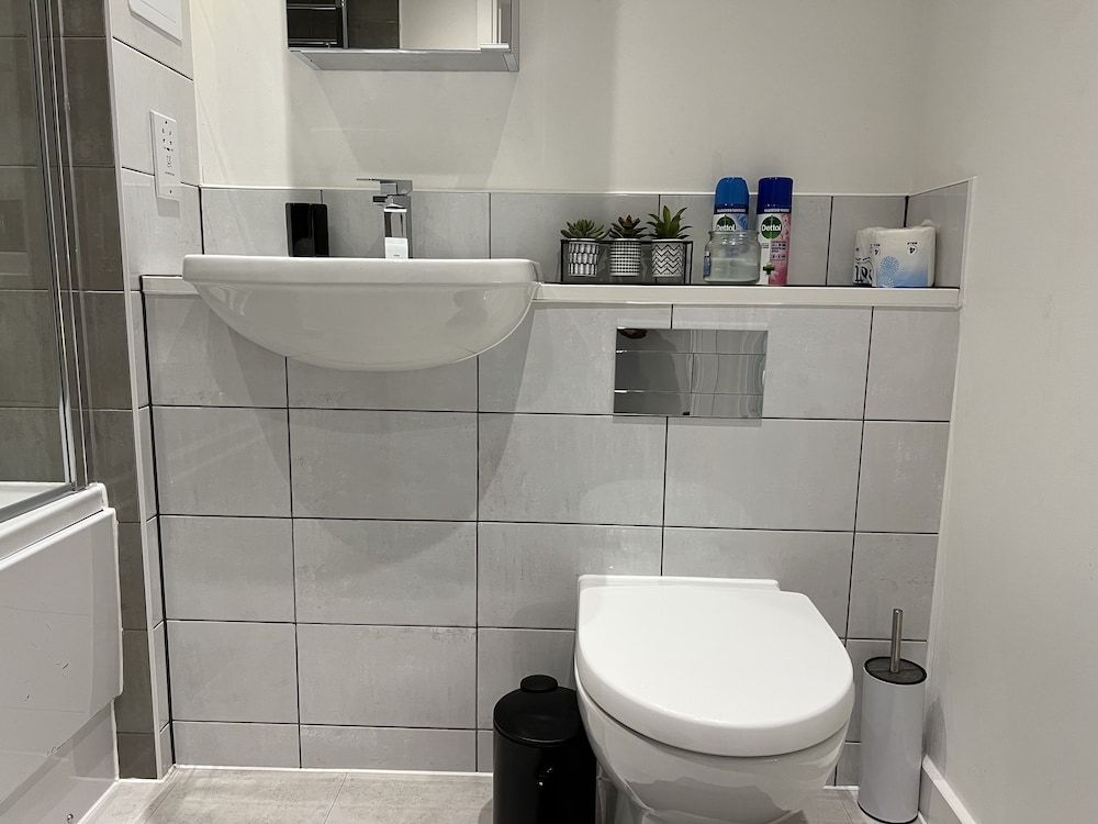 undefined Captivating Luxury 1-bed Apartment in London 9