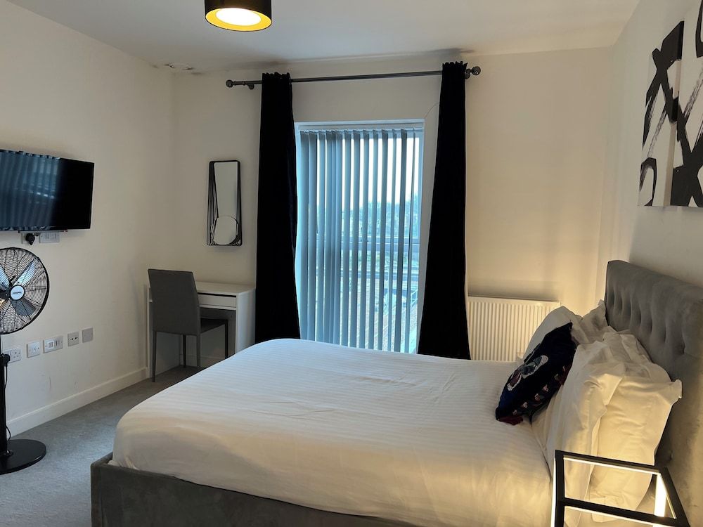 undefined Captivating Luxury 1-bed Apartment in London 2