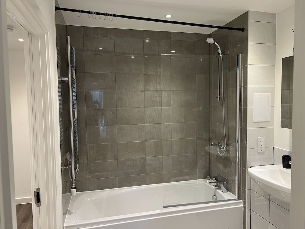 undefined Captivating Luxury 1-bed Apartment in London 8