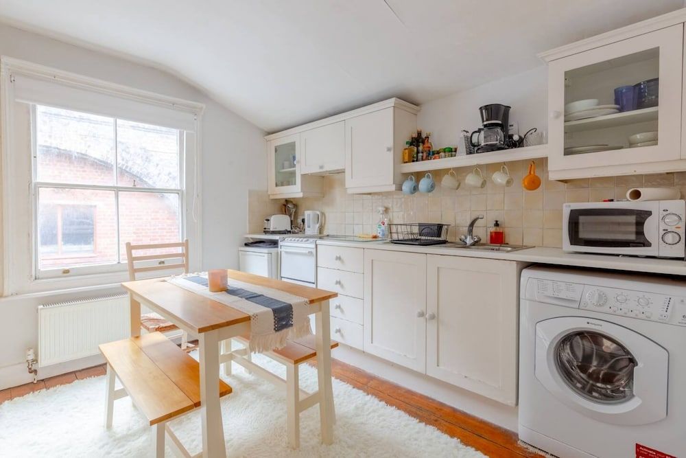 undefined Spacious and Serene 1 Bedroom Flat in Ravenscourt Park 9
