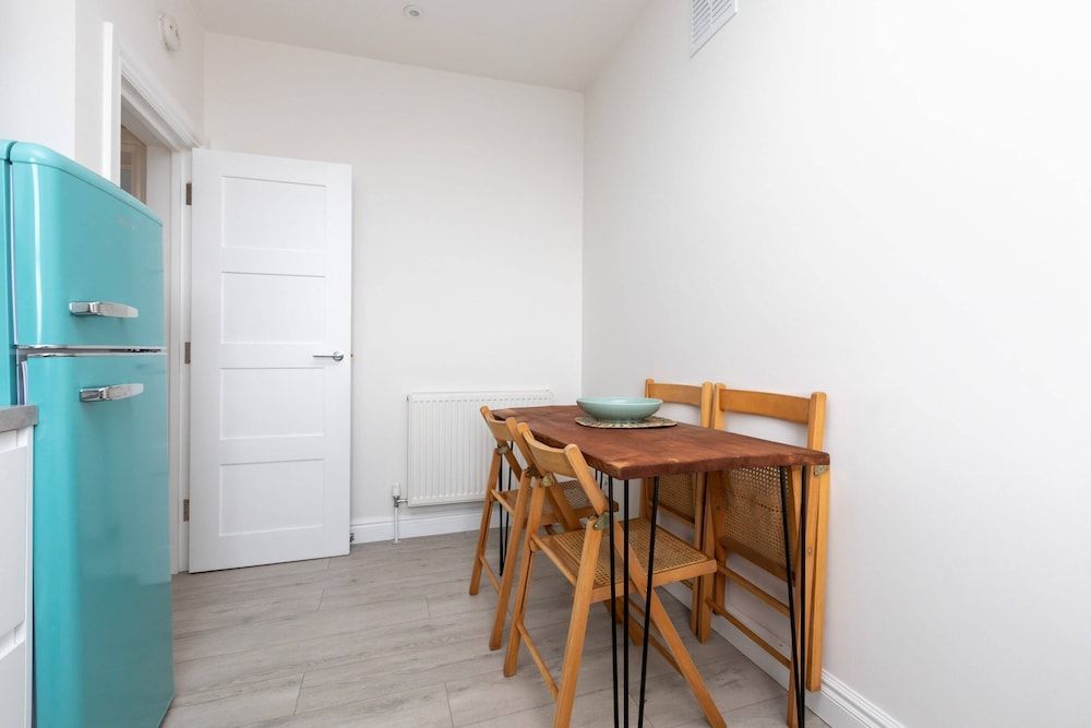 undefined Central and Stylish 1 Bedroom Flat in Vauxhall 2