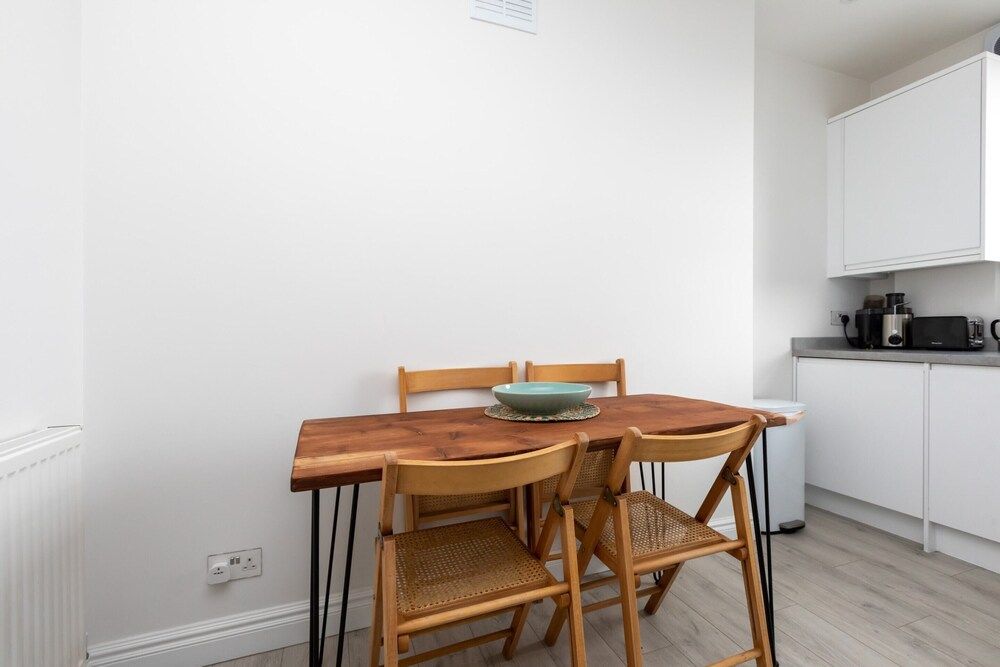 undefined Central and Stylish 1 Bedroom Flat in Vauxhall 3