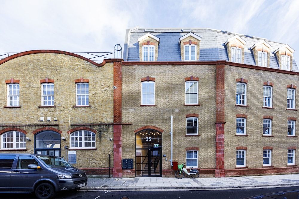 undefined Luxurious Apartments in LONDON, SK 2