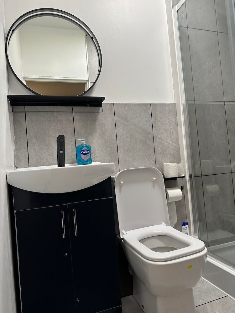 undefined Fabulous Apartment to Acton Town 8