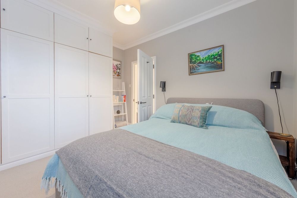 undefined Stunning 2 Bedroom Flat With a Garden in Barnes 3