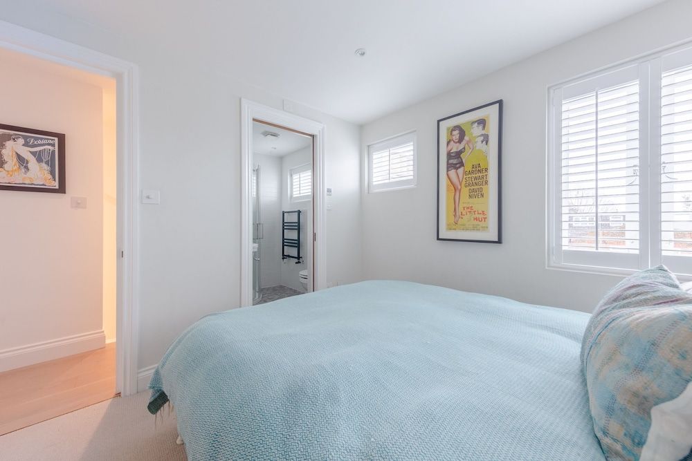 undefined Stunning 2 Bedroom Flat With a Garden in Barnes 6