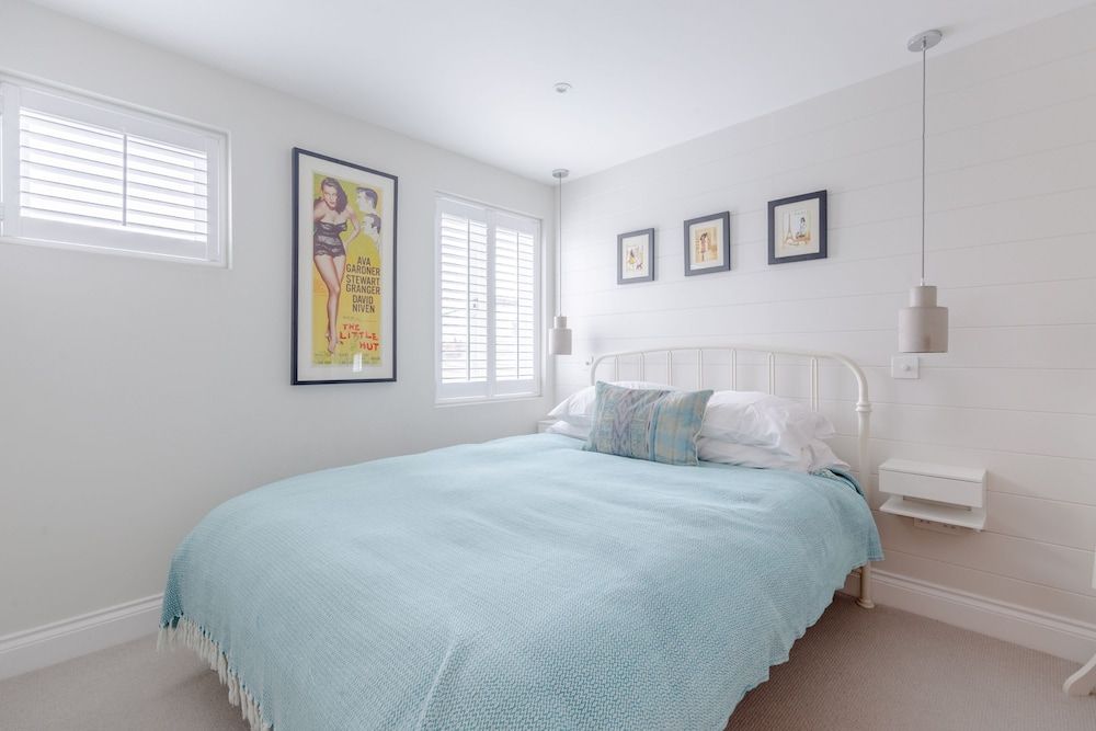 undefined Stunning 2 Bedroom Flat With a Garden in Barnes 9