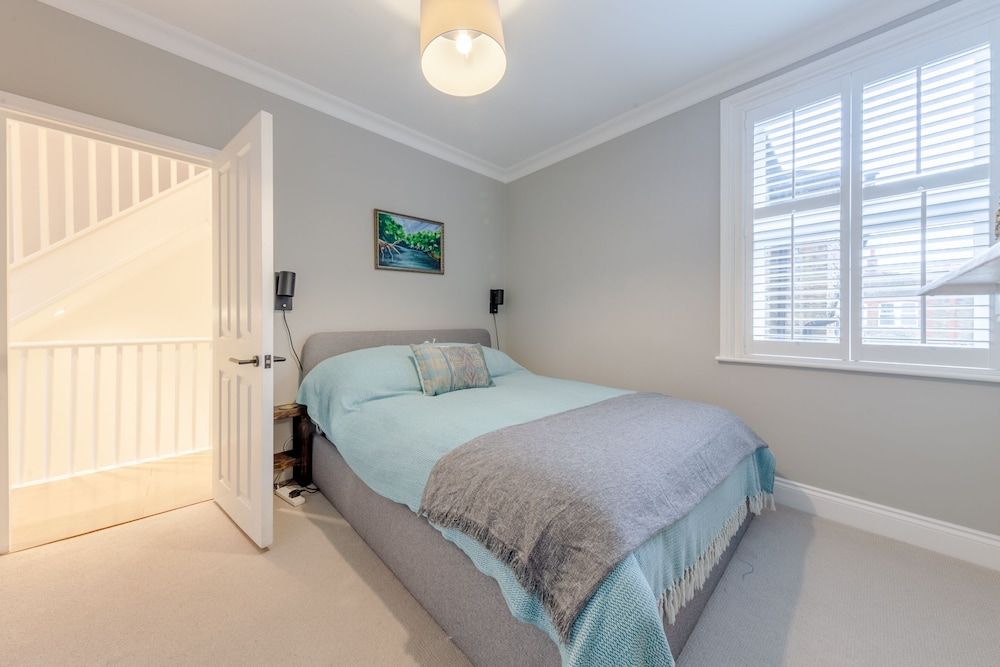 undefined Stunning 2 Bedroom Flat With a Garden in Barnes 5