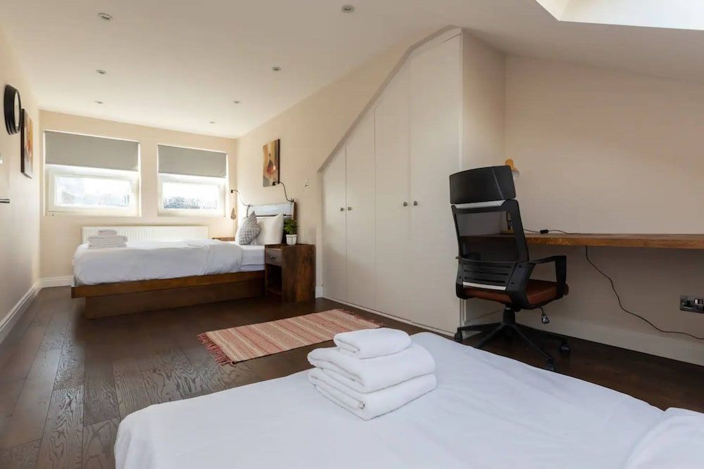 undefined Spacious and Bright 2 Bedroom Flat in Maida Vale 4