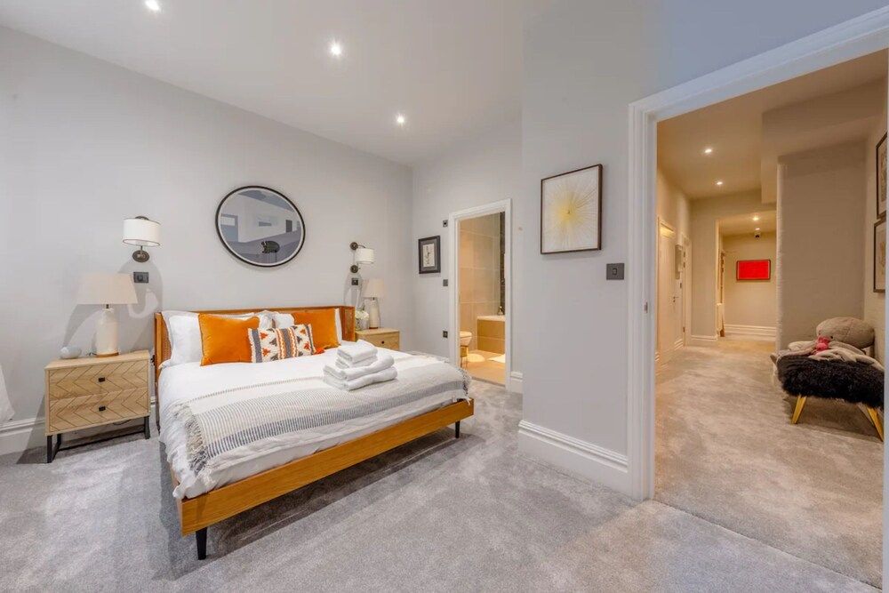 undefined Bright and Stylish 2 Bedroom Flat in Chiswick 5