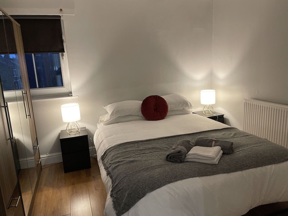 undefined Immaculate 2-bed Apartment in London 5