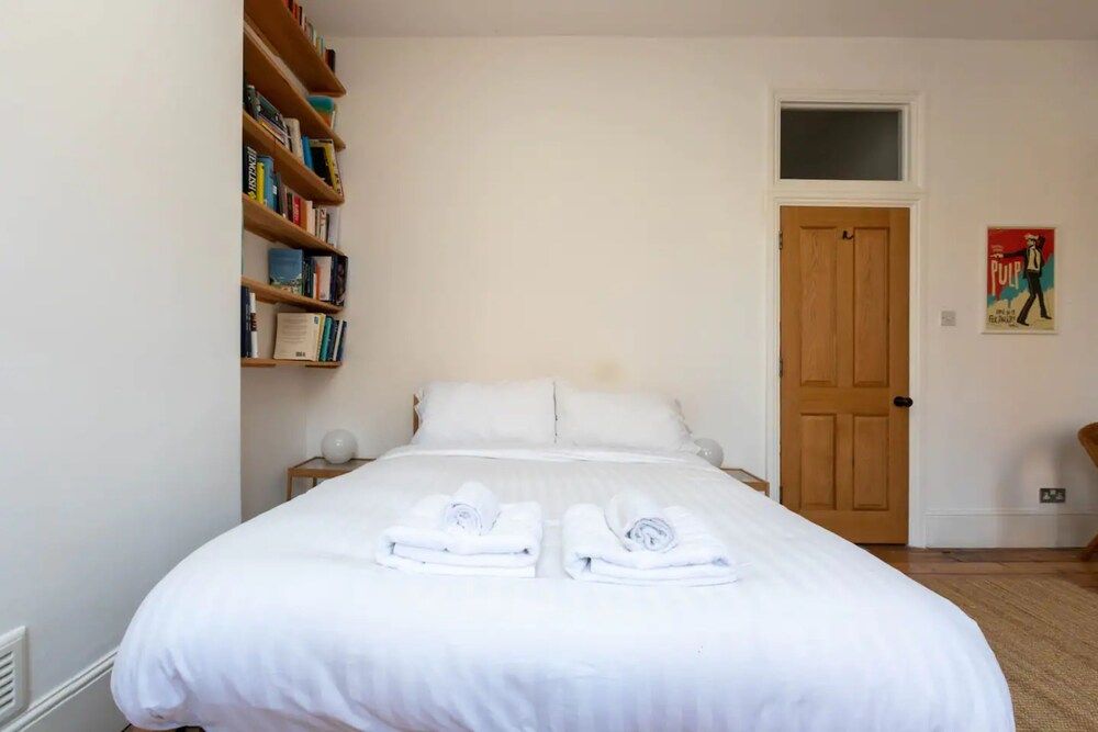 undefined Spacious and Bright 2 Bedroom Flat in Kentish Town 8