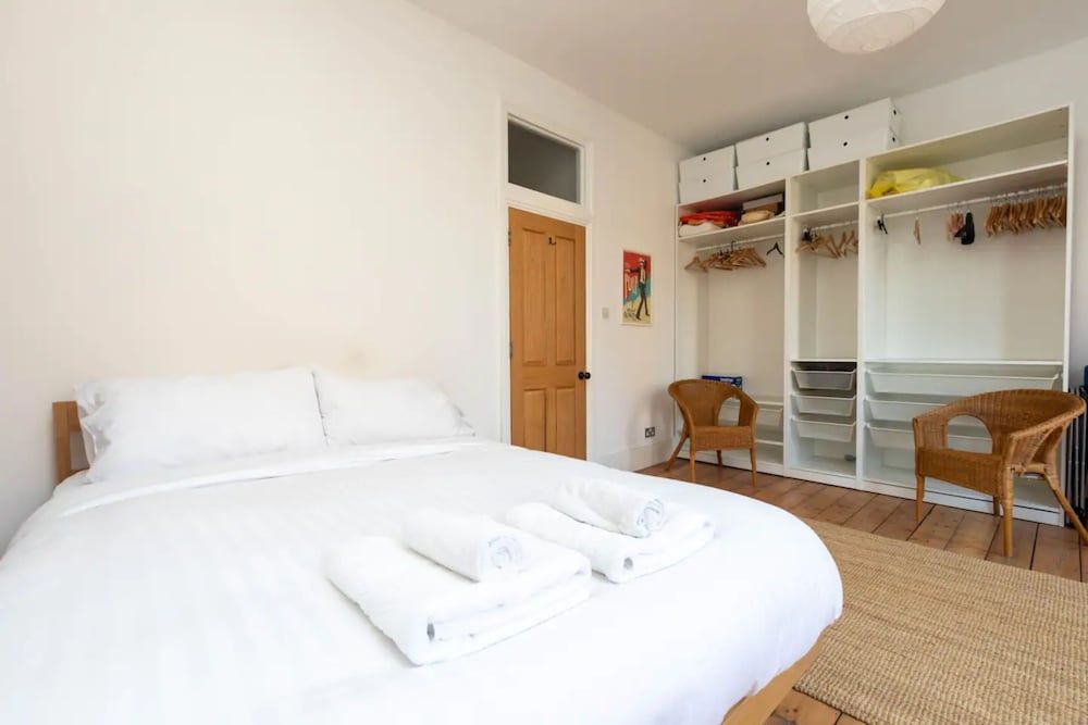 undefined Spacious and Bright 2 Bedroom Flat in Kentish Town 9