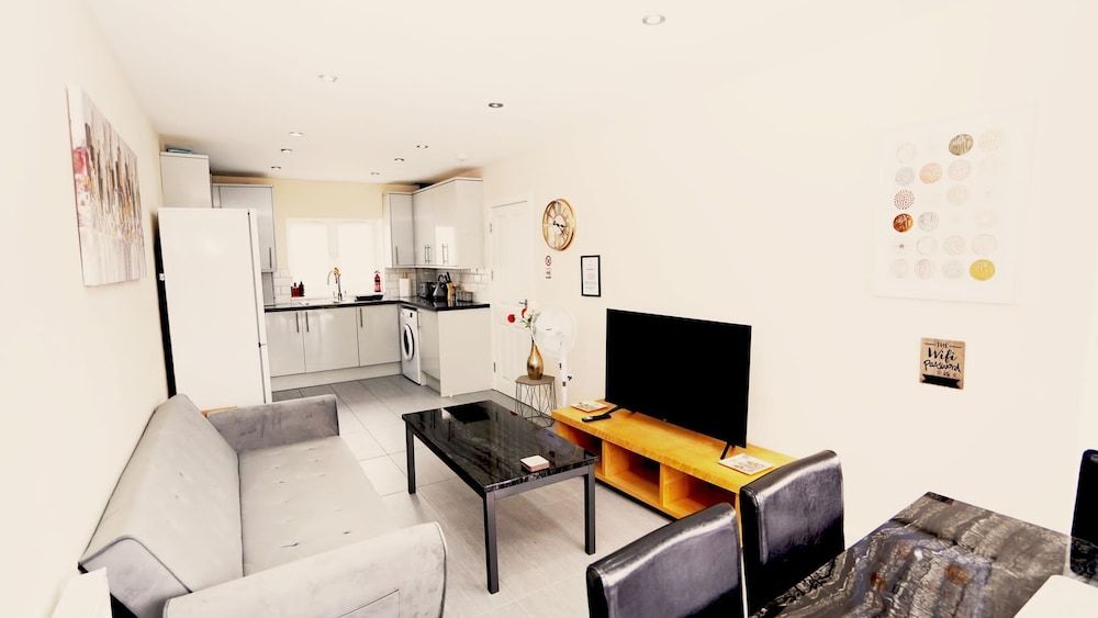 undefined Unique & Luxurious 2bed Apartment London 9
