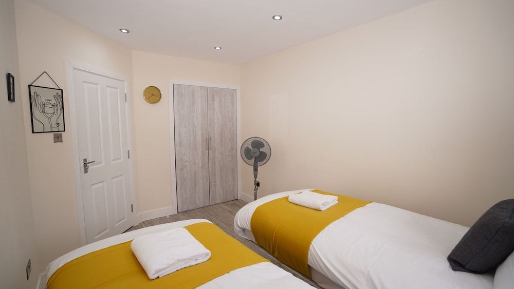 undefined Unique & Luxurious 2bed Apartment London 2