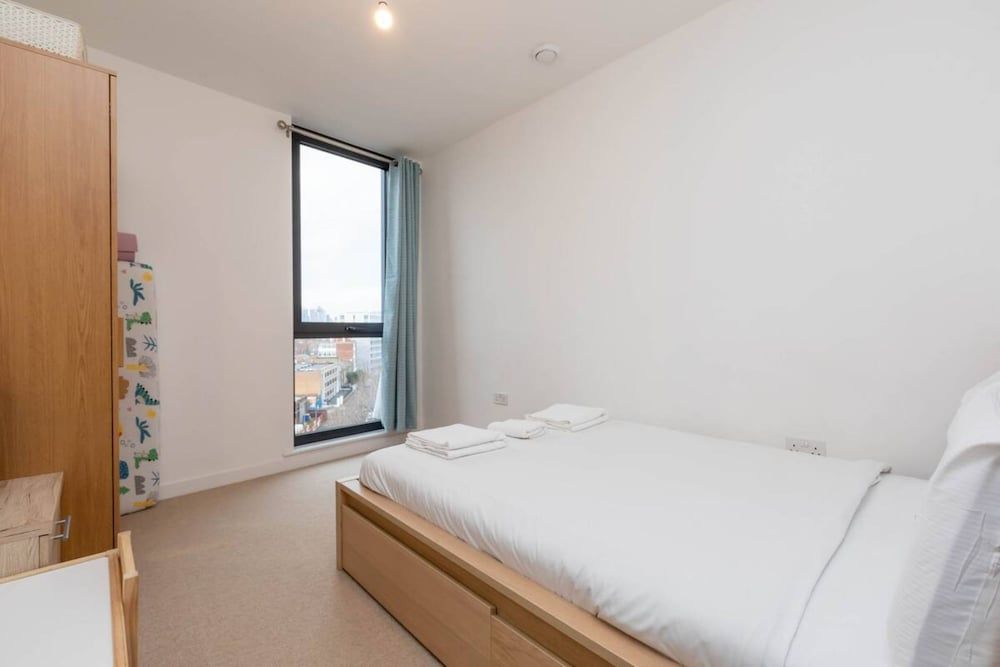 undefined Spacious 2 Bedroom Flat With City Views in Bermondsey 5