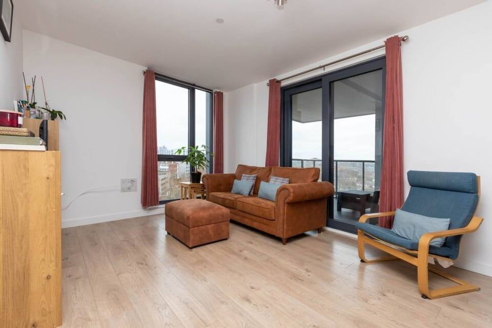 undefined Spacious 2 Bedroom Flat With City Views in Bermondsey 8
