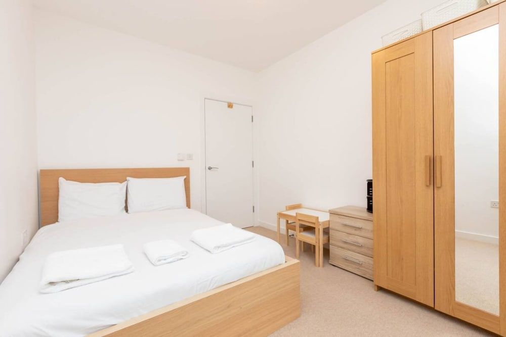 undefined Spacious 2 Bedroom Flat With City Views in Bermondsey 3