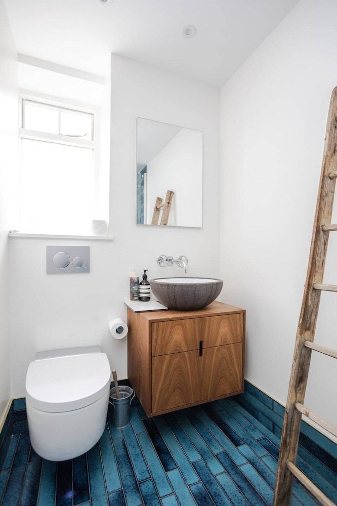 Stylish and Unique 1 Bedroom Flat in Shoreditch Basic Apartment, 1 Double Bed with Sofa bed 10