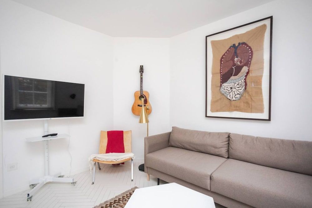 Stylish and Unique 1 Bedroom Flat in Shoreditch Basic Apartment, 1 Double Bed with Sofa bed 9