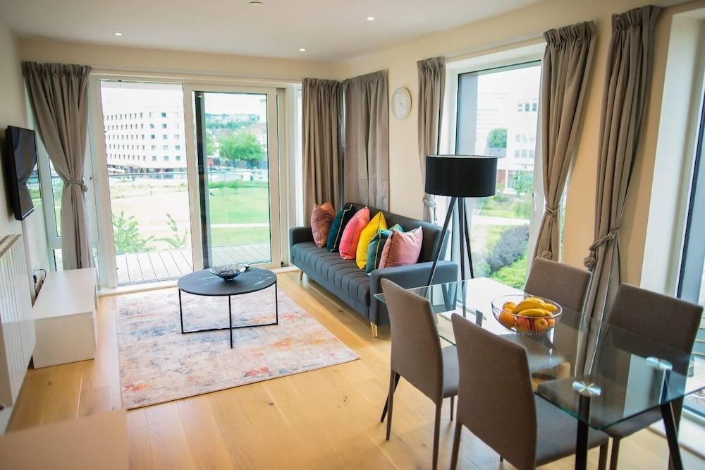 undefined Immaculate 2-bed Apartment in London 6