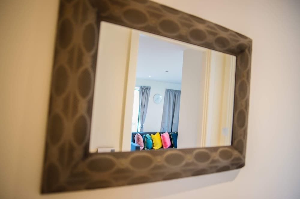 undefined Immaculate 2-bed Apartment in London 10