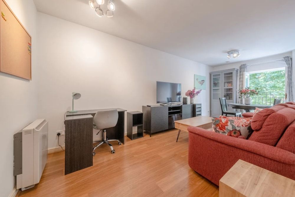 Bright 1 Bedroom Flat in Kensington Olympia Basic Apartment, 1 Queen Bed 24
