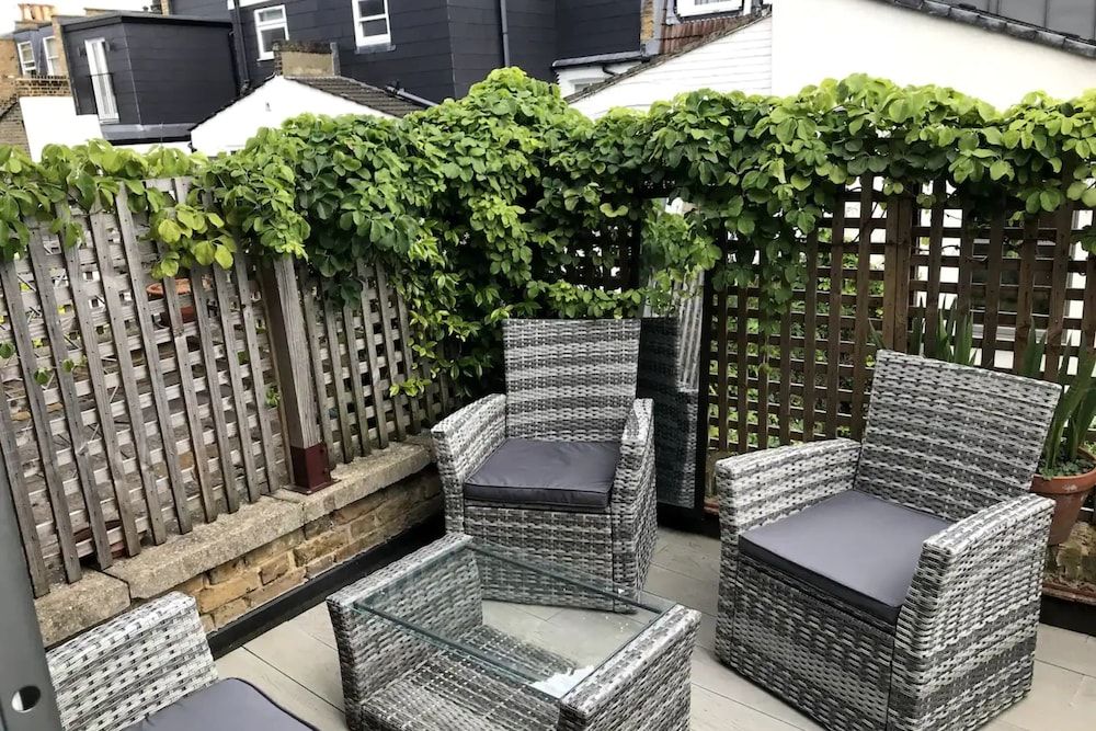 undefined Stylish 2 Bedroom Apartment in Fulham With a Garden Terrace