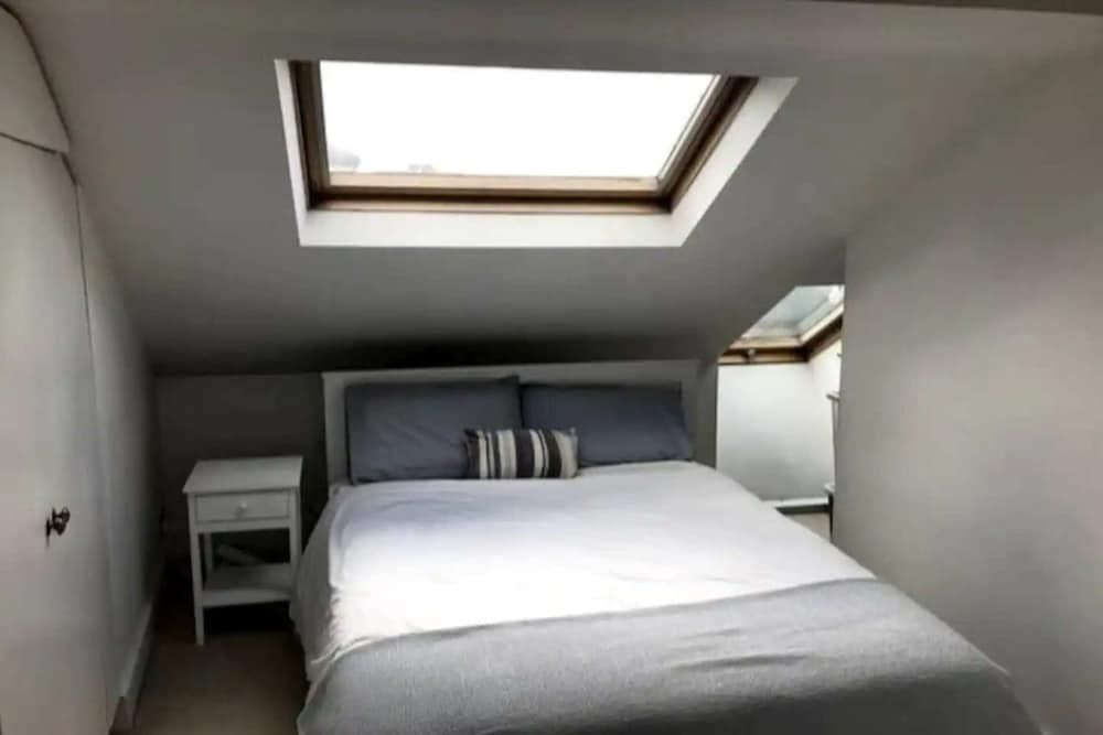 undefined Stylish 2 Bedroom Apartment in Fulham With a Garden Terrace 3