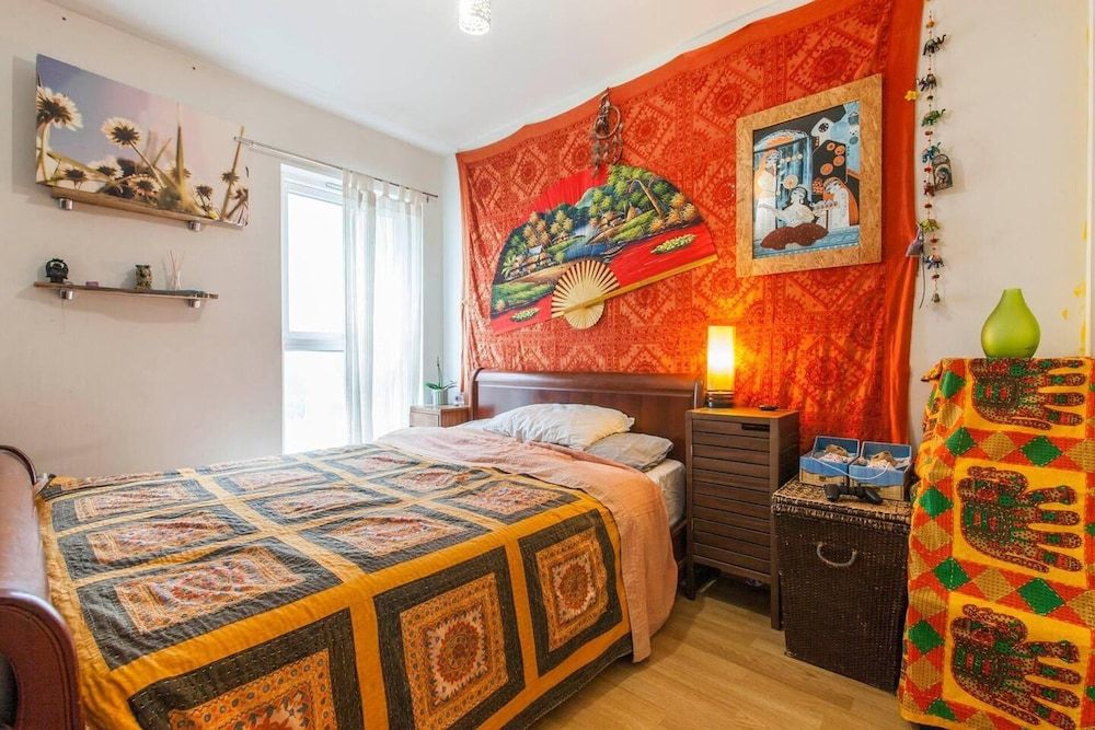 Amazing Riverside Boheme Home in SW London! Apartment 2