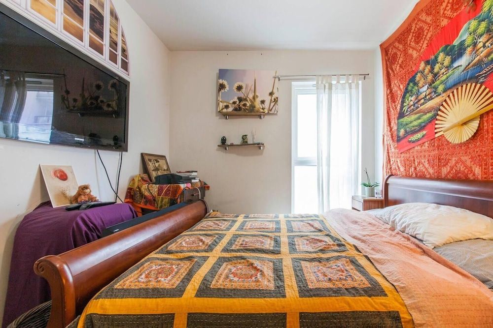 Amazing Riverside Boheme Home in SW London! Apartment 3