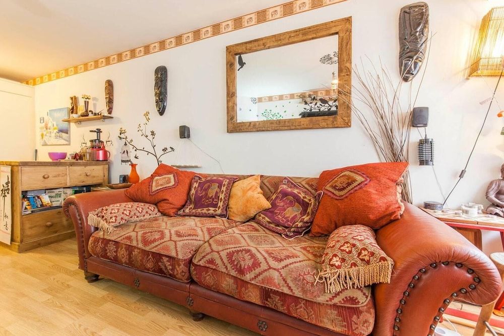 Amazing Riverside Boheme Home in SW London! Apartment 4