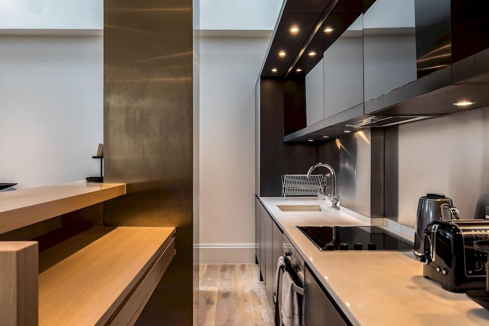 undefined Newly Refurbished 2-bed Apartment in Knightsbridge 6