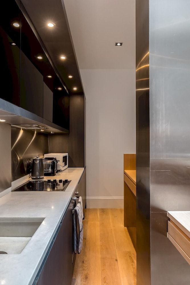 undefined Newly Refurbished 2-bed Apartment in Knightsbridge 7