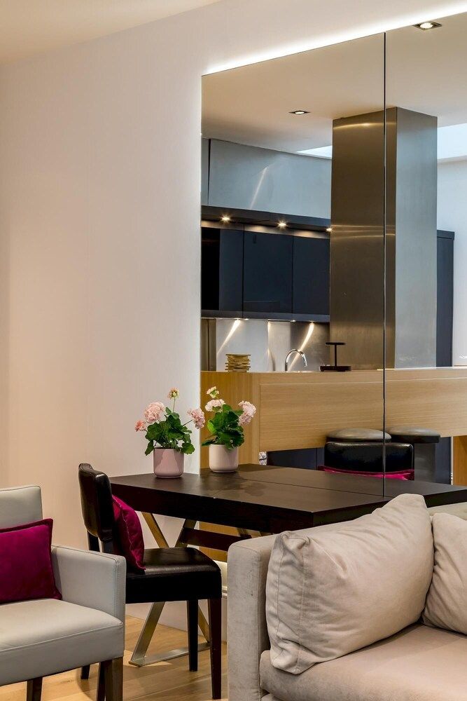 undefined Newly Refurbished 2-bed Apartment in Knightsbridge 8