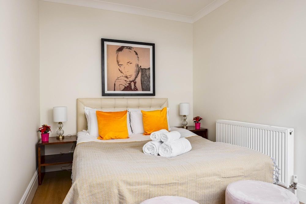 undefined Modern 3-bed 2-bath House in Belgravia 7