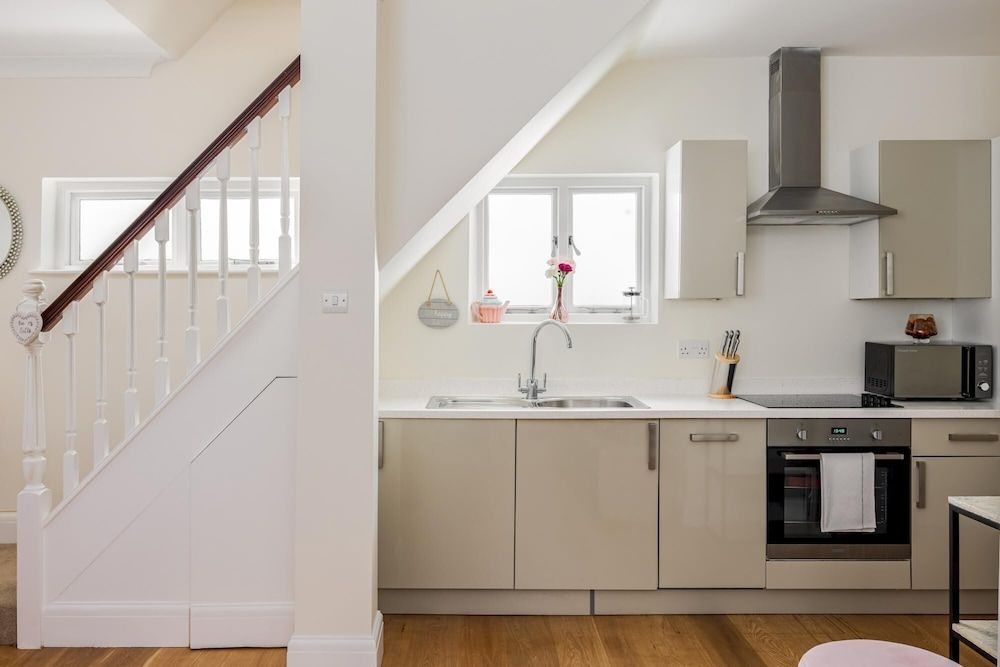 undefined Modern 3-bed 2-bath House in Belgravia 5