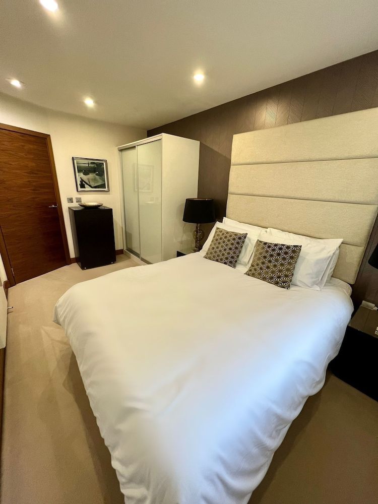 undefined Londwell - Luxury Chelsea Apartment With Balcony 4