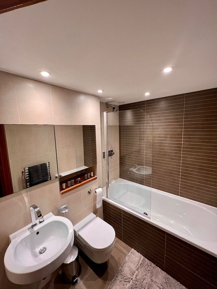 undefined Londwell - Luxury Chelsea Apartment With Balcony 8