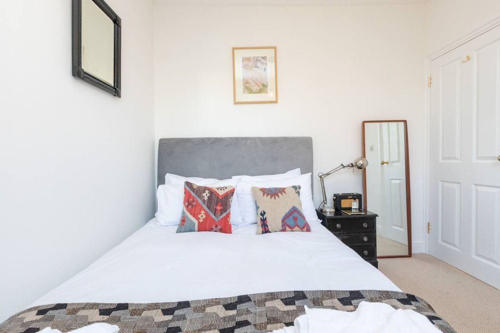 undefined Light and Spacious 1 Bedroom Maisonette - Brockley 3