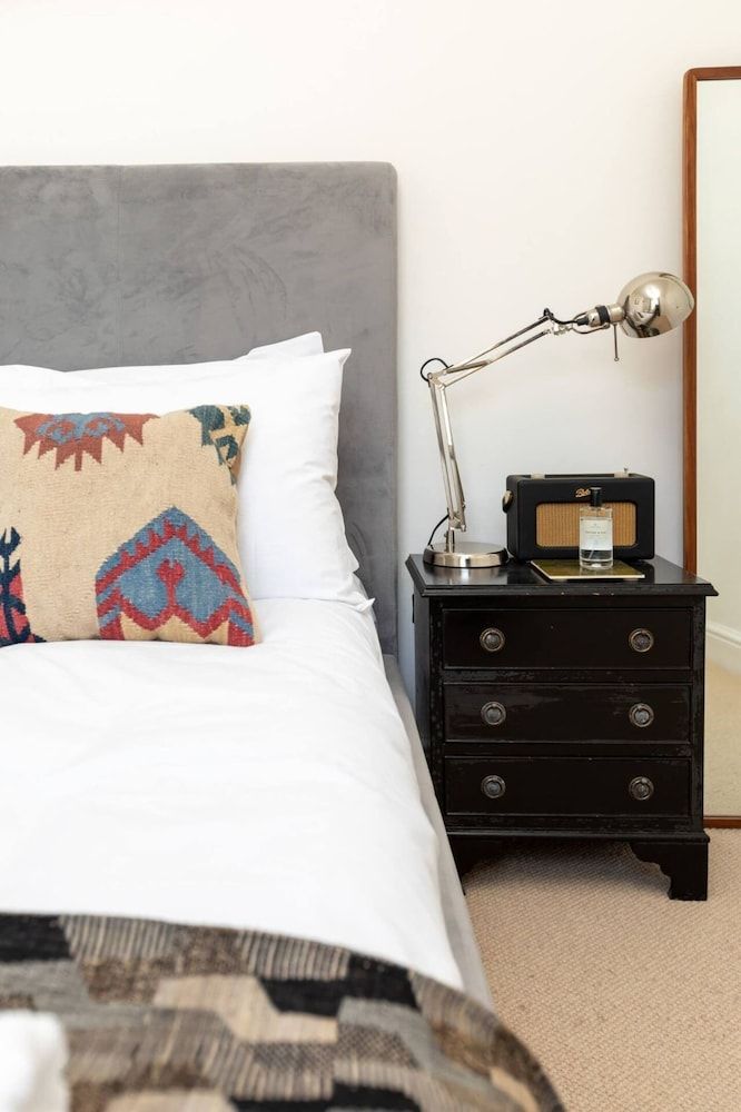 undefined Light and Spacious 1 Bedroom Maisonette - Brockley 7