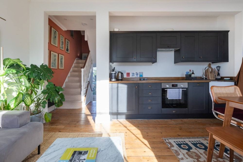 undefined Light and Spacious 1 Bedroom Maisonette - Brockley 9