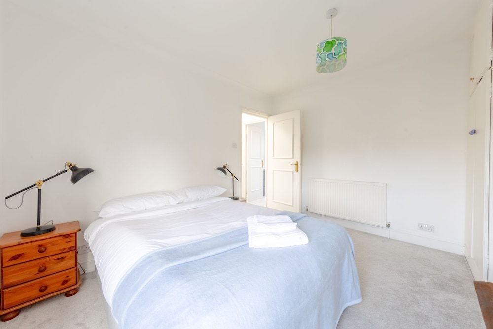 undefined Spacious 3 Bedroom Flat in Brixton 6