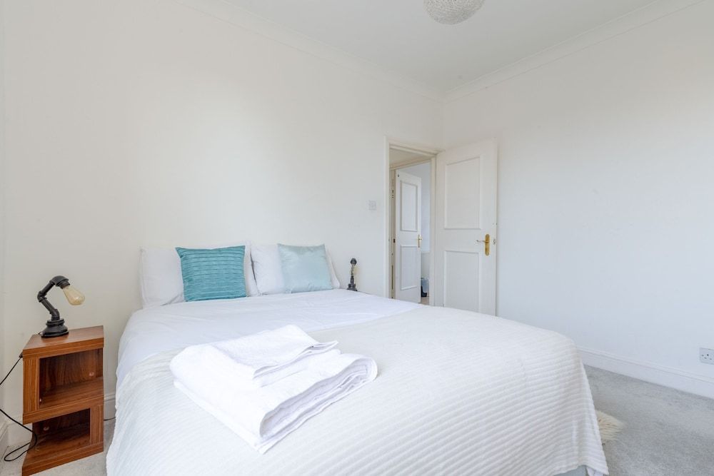 undefined Spacious 3 Bedroom Flat in Brixton 8