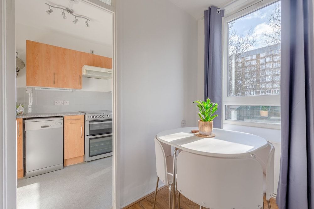 Cosy 1 Bedroom Flat Near Old Street Basic Apartment, 1 Double Bed 20