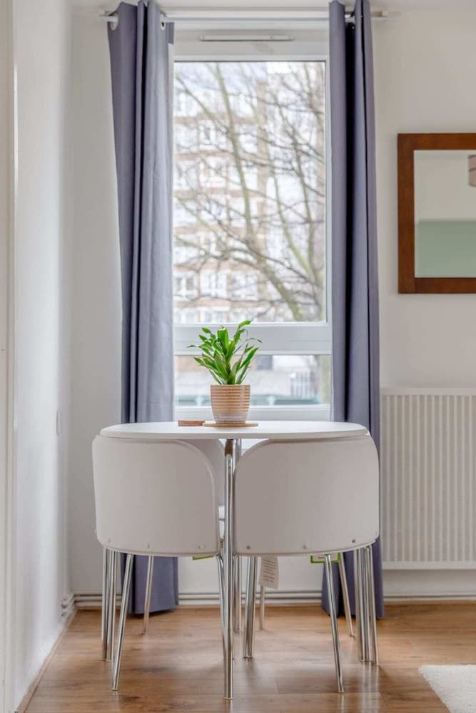 Cosy 1 Bedroom Flat Near Old Street Basic Apartment, 1 Double Bed 17