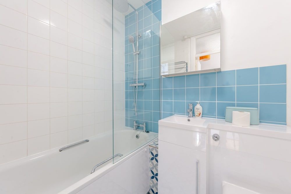 Cosy 1 Bedroom Flat Near Old Street Basic Apartment, 1 Double Bed 14