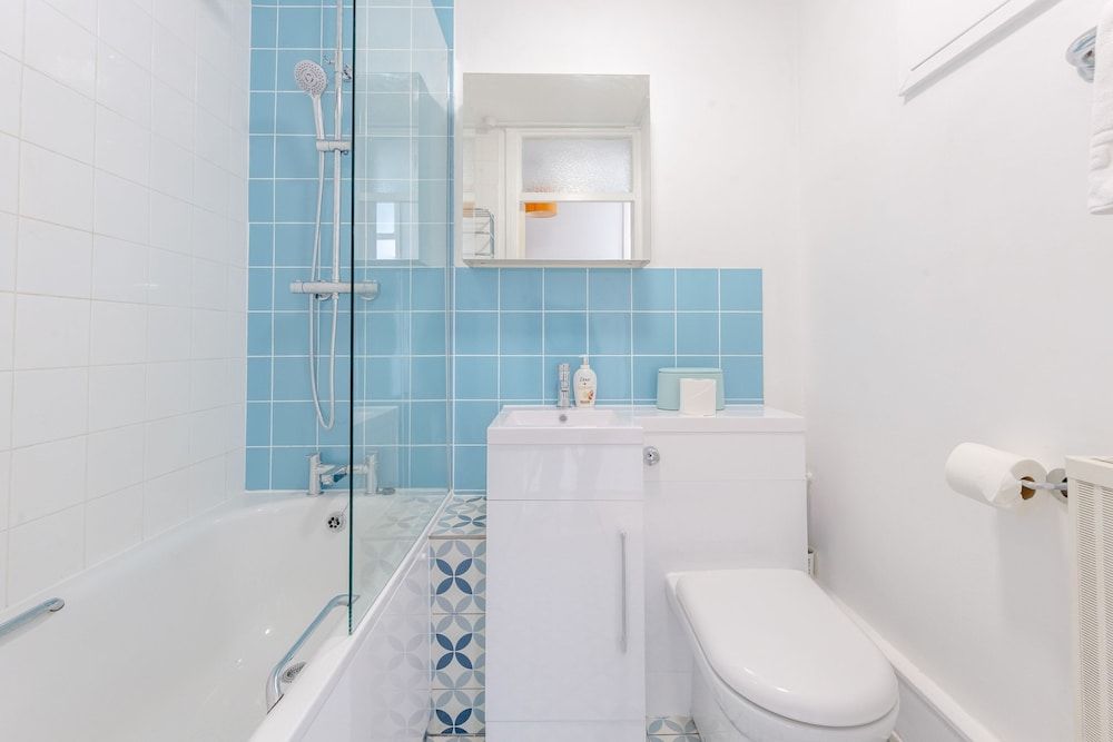 Cosy 1 Bedroom Flat Near Old Street Basic Apartment, 1 Double Bed 15