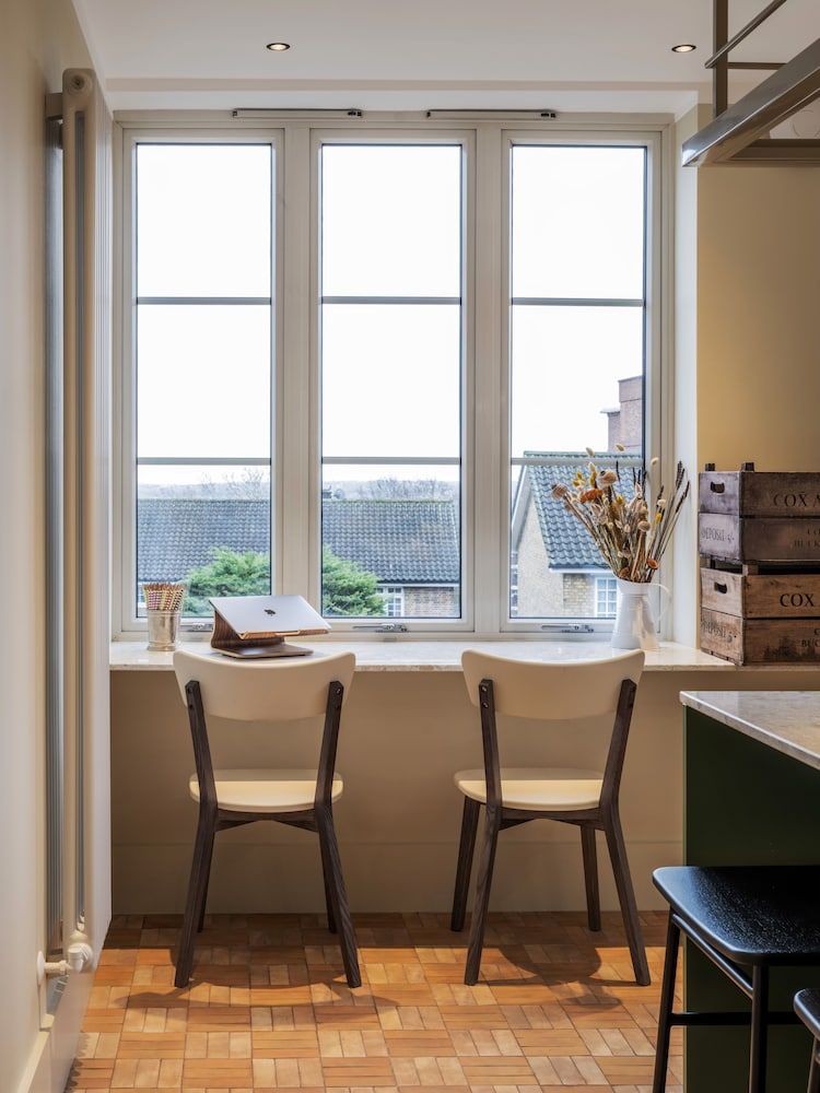 undefined Stylish Studios SOUTHFIELDS STATION 7