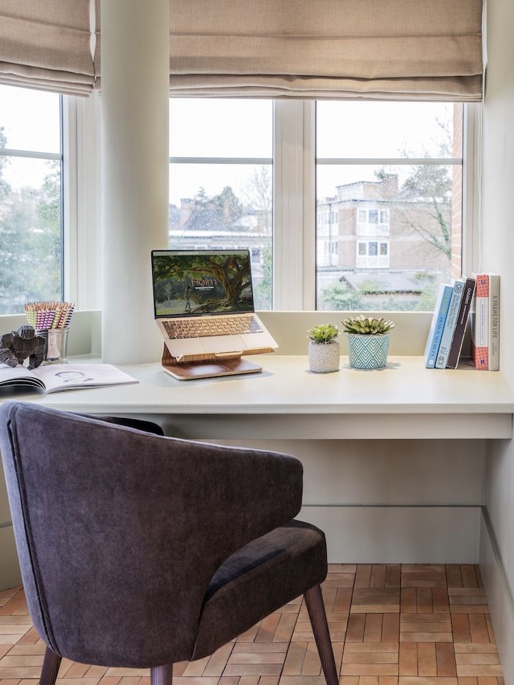 undefined Stylish Studios SOUTHFIELDS STATION 10